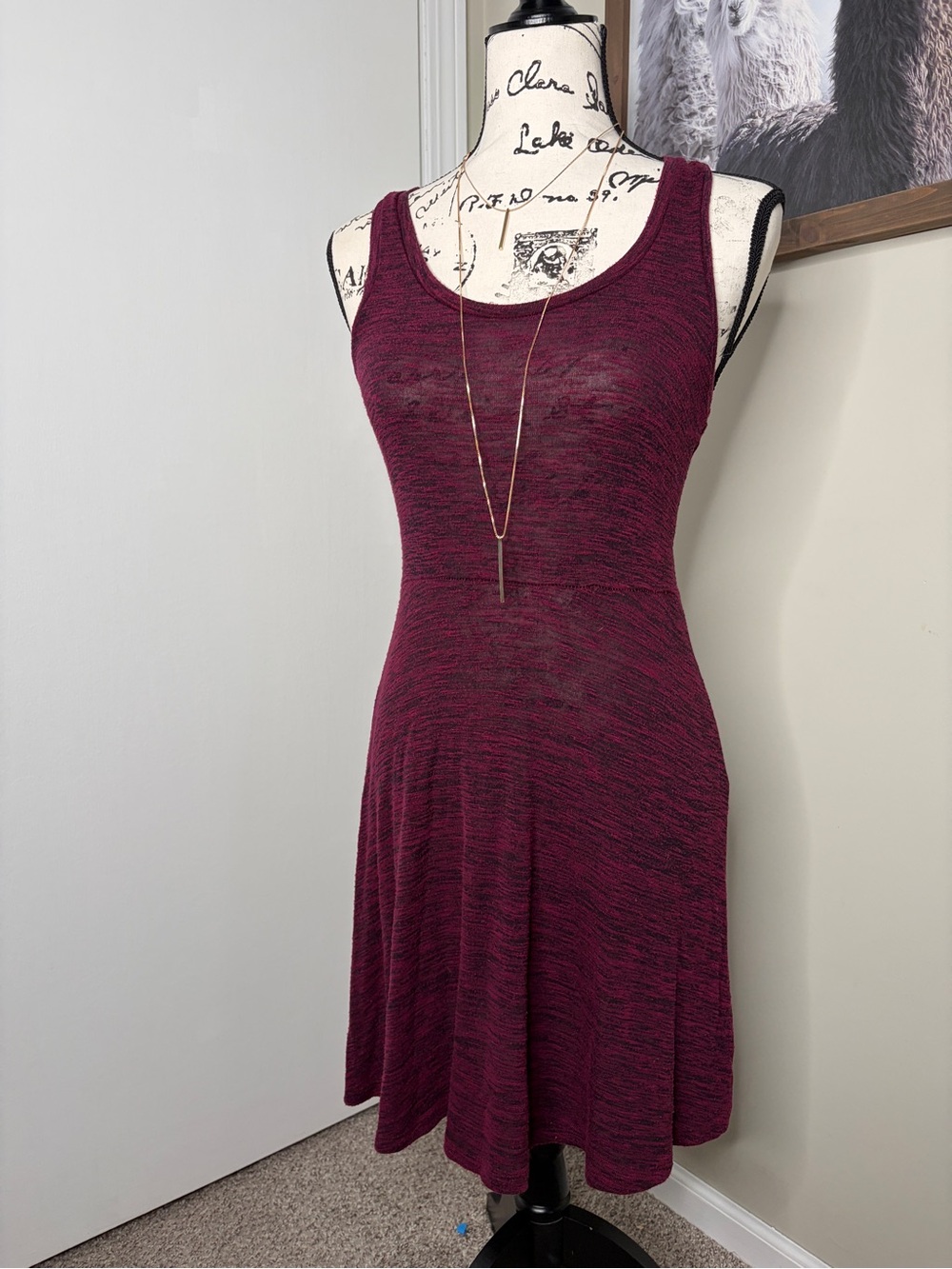 Mudd Sleeveless Scoop Neck Mini Dress in Burgundy Heather